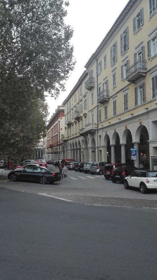 "Lo Charme" A 5 Minuti A Piedi Da Ospedale,Teatro Coccia Ed Universita',A 30 Minuti Dai Laghi E 40 Minuti Da Milano Daire Novara Dış mekan fotoğraf